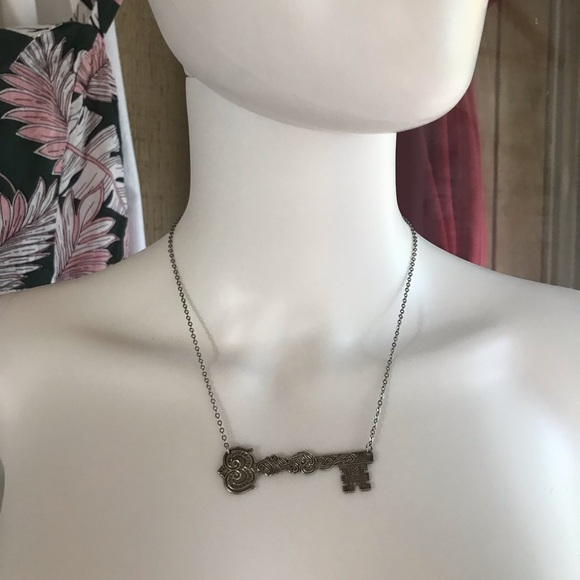 Beautifully Detailed Silver Skeleton Key Necklace - Picture 5 of 5